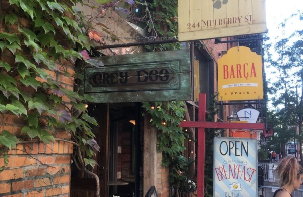 Devanture du restaurant The Grey Dog situé dans le quartier de Nolita.