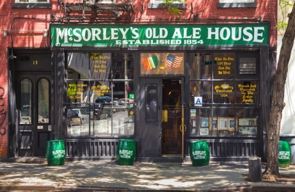 Devanture du pub McSorley's Old Ale House