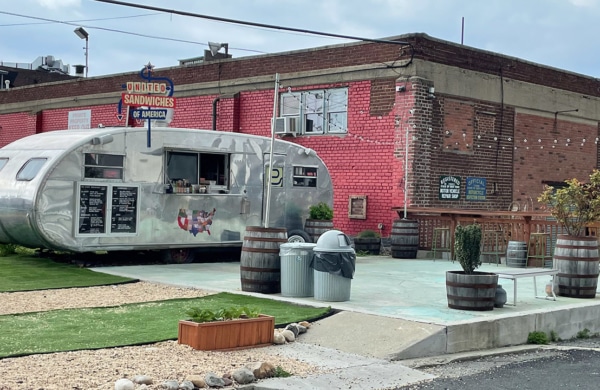 Caravane Airstream de United Sandwiches of America à Red Hook