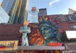 Peinture de la Statue de la Liberté à l'entrée de RiseNY à New York