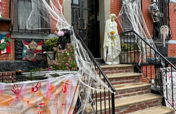 Maison de New York décorée pour Halloween