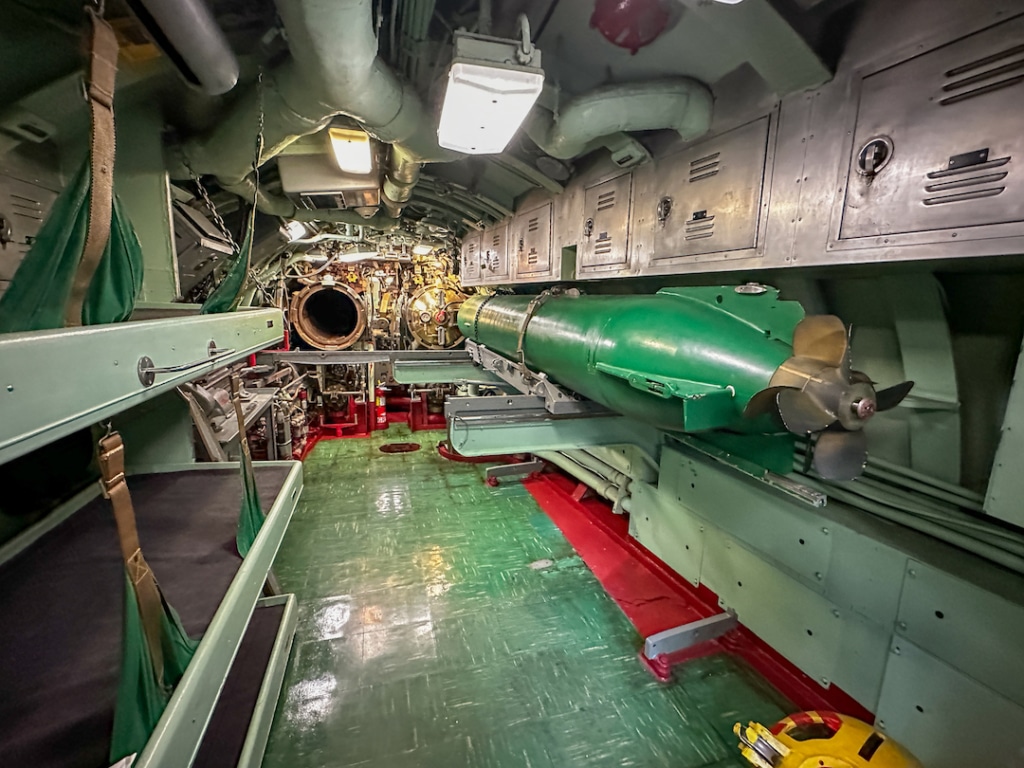 Intérieur du sous-marin au musée de l'Intrepid à New York