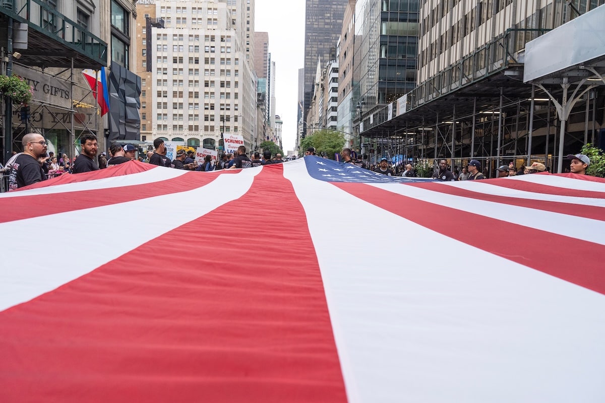 La parade officielle de Labor Day sur la 5e avenue à New York