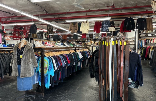 intérieur de la friperie L Train Vintage à New York