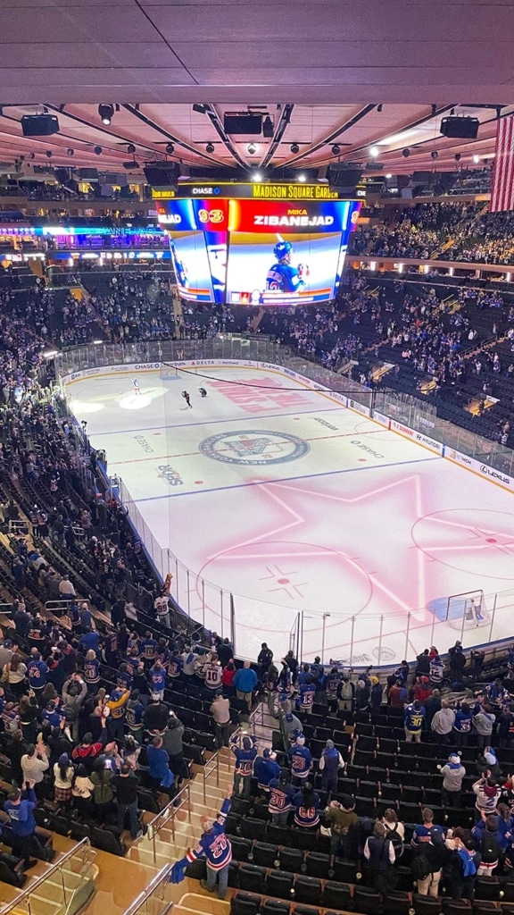 Match de hockey à New York, Manhattan