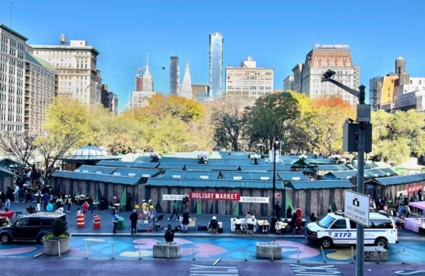 Stands du marché de Noël à Union Square à New York
