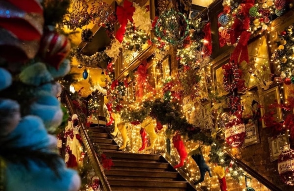 Décos de Noel au restaurant Papillon Bistro à New York