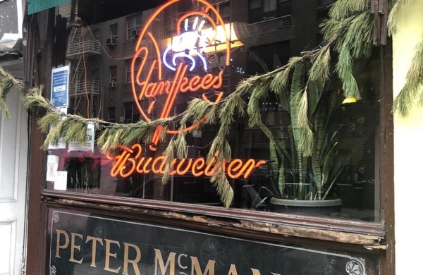 Devanture du pub Peter McManus Café
