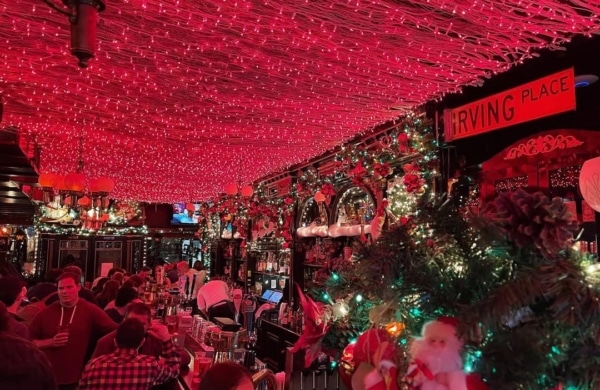 Intérieur du restaurant Pete's Tavern à Noël à New York