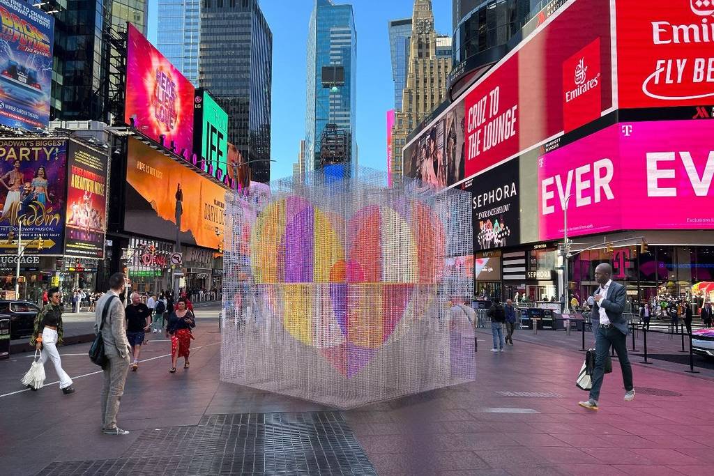 Oeuvre pour la Saint Valentin à Times Square en 2025