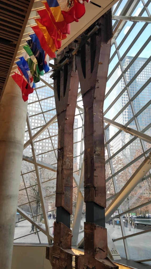 Trident des anciennes fondations des tours jumelles situé dans le musée du 11 septembre à New York