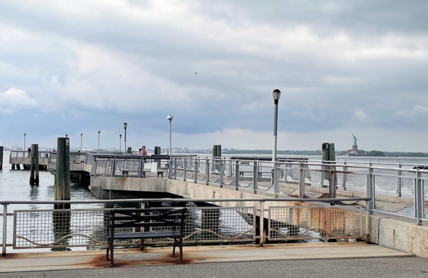 Valentino Pier à Red Hook, Brooklyn. Vue sur la Statue de la Liberté.