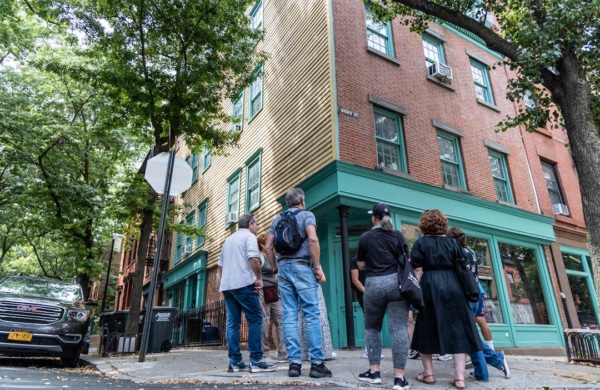 Personnes suivant une visite guidée à New York