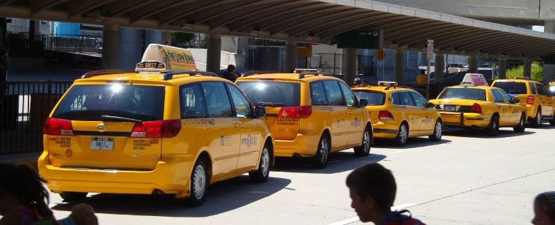 Taxis jaunes à l'aéroport de JFK