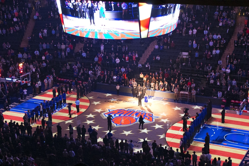 Hymne USA au Madison Square Garden lors d'un match de NBA