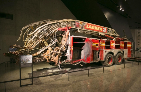 Camion de pompier brûlé dans le musée du 11 septembre à New York