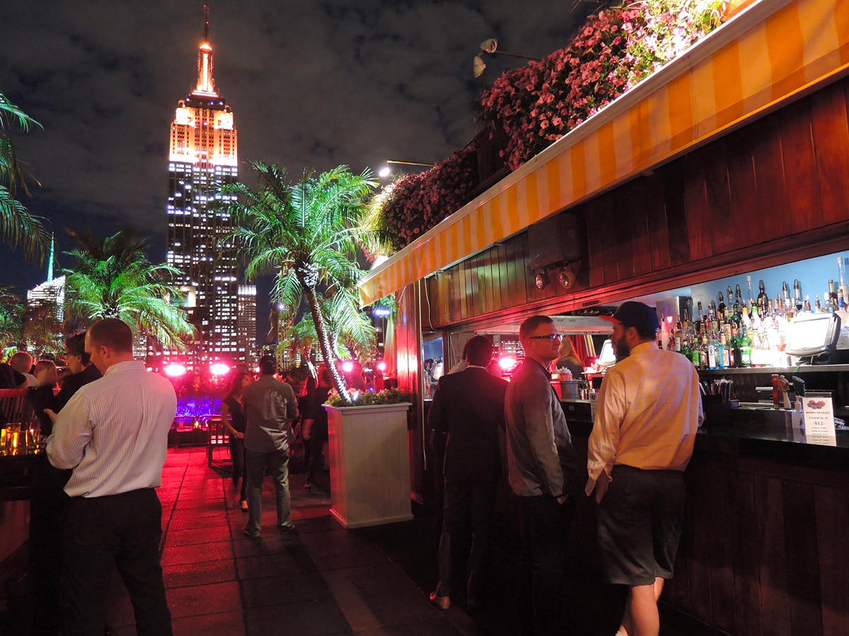 Rooftop bar New York de nuit