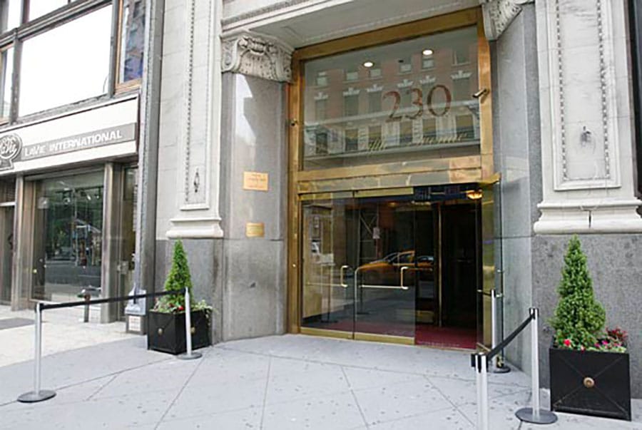 Entrée du 230 Fifth, rooftop à New York