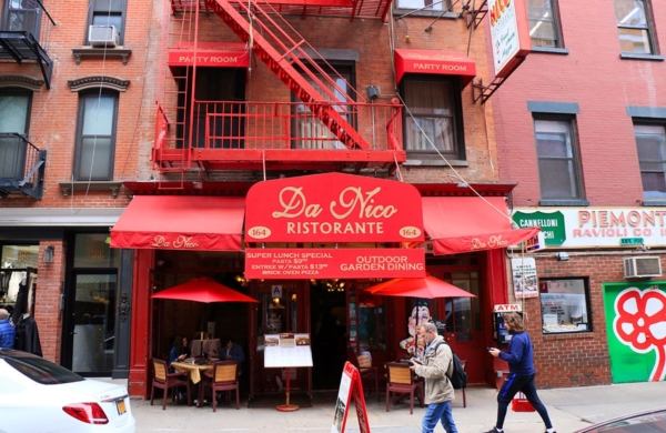 Devanture du restaurant Da Nico à New York