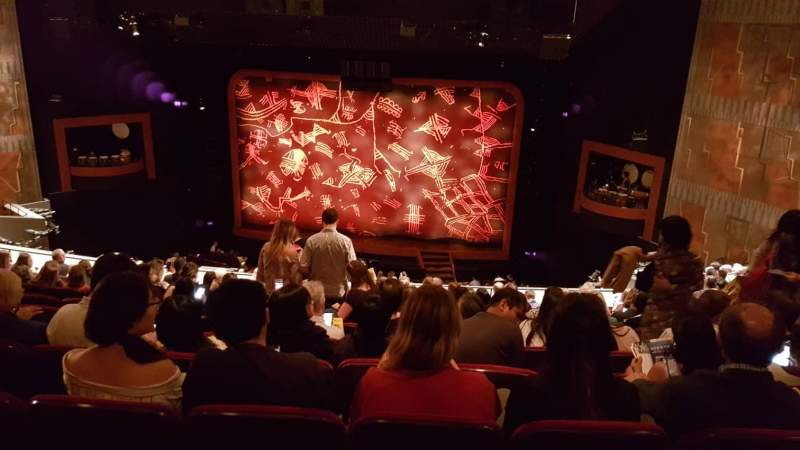 Vue depuis la mezzanine au Minskoff Theatre à New York