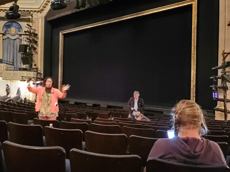 Vue Orchestra Right à l'Ambassador Theatre à New York