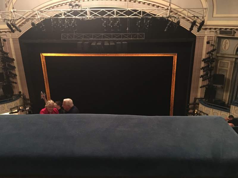 Vue en zone Rear Mezzaine à l'Ambassador Theatre à New York