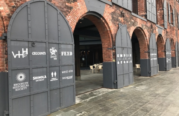 Extérieur de l'Empire Stores, entrepôt réaménagé à Brooklyn à New York