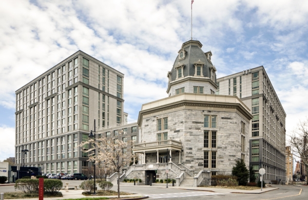 L'Octagone, l'entrée d'un ancien asile psychiatrique sur Roosevelt Island à New York
