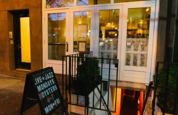 Extérieur du restaurant Chez Moi à Brooklyn