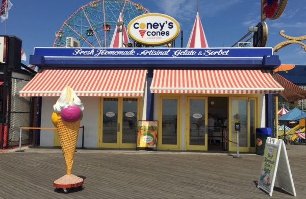 Extérieur de la boutique de glaces à Coney Island