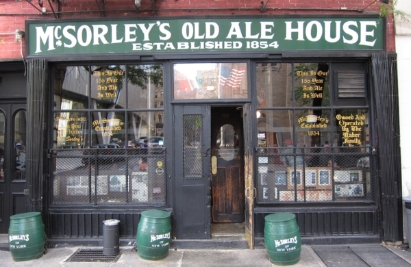 Devanture d'un pub irlandais à New York