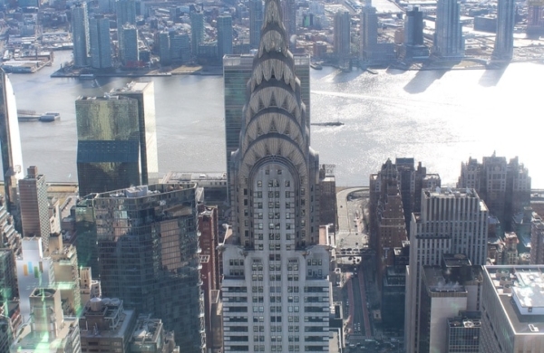 Vue du Chrysler Building et sa flèche en acier inoxydable depuis le One Vanderbilt Summit