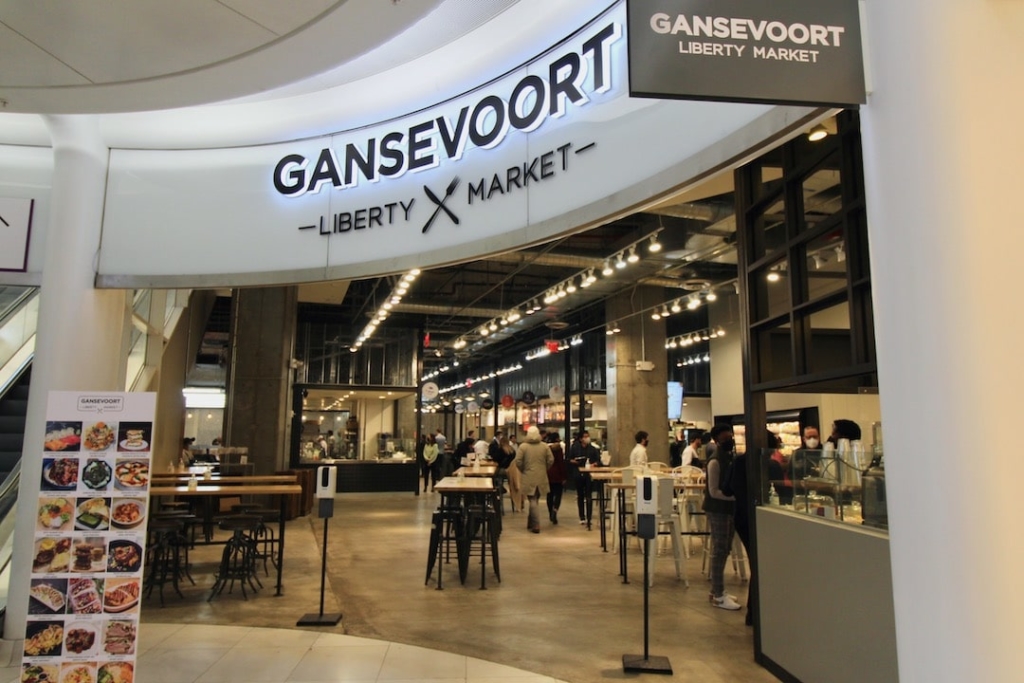 Food court dans l'Oculus à New York